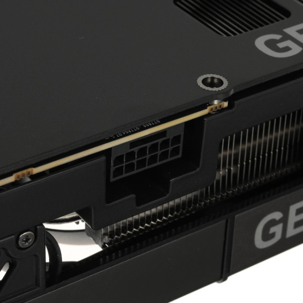 Видеокарта NVIDIA GeForce RTX 5090 24 Гб (INNO3D GeForce RTX 5090D v2 Midnight X3)